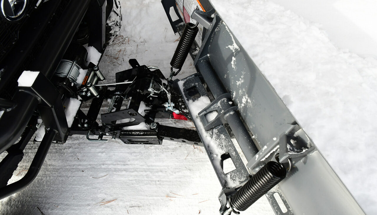 mid duty winch lift close up