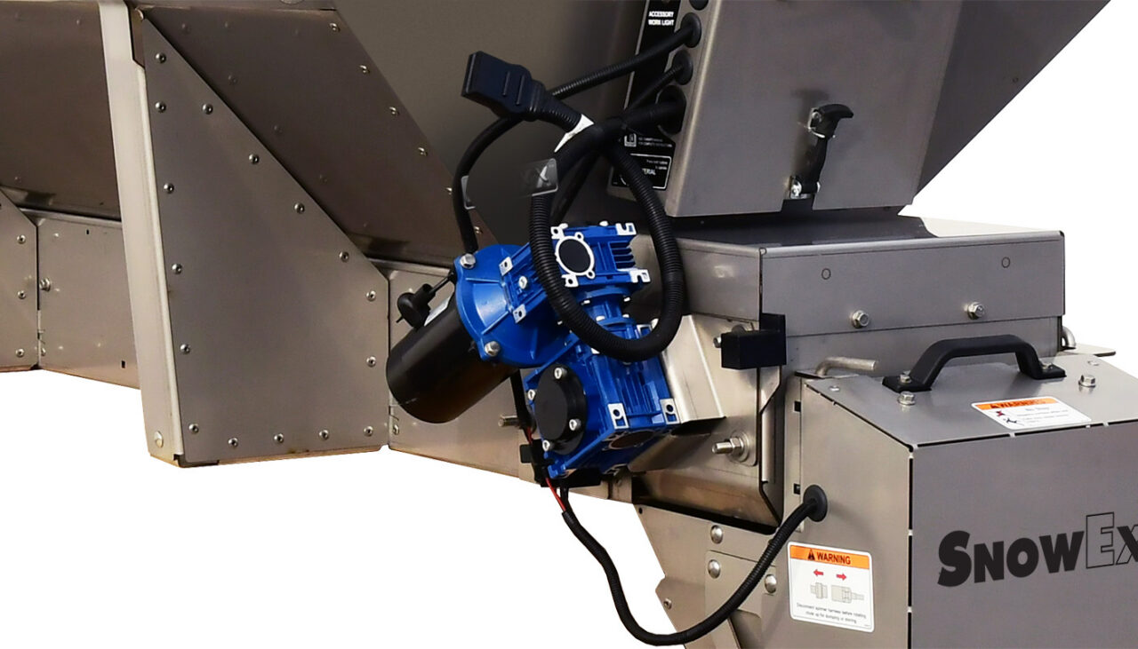 extended material delivery chamber on renegade hoppers